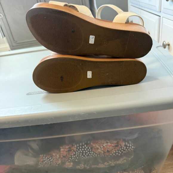 American Eagle Platform Sandals - Size 9 - Picture 5 of 5